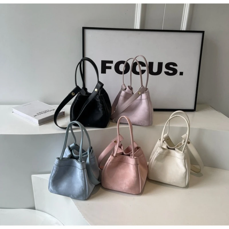 Design Sense Red Women New 2025 Fashion Texture Shoulder Bag Popular Popular Hand Tote Bags for Women Handbags Red Purse Bolsa
Design Sense Red Women New 2025 Fashion Texture Shoulder Bag Popular Popular Hand Tote Bags for Women Handbags Red Purse Bolsa