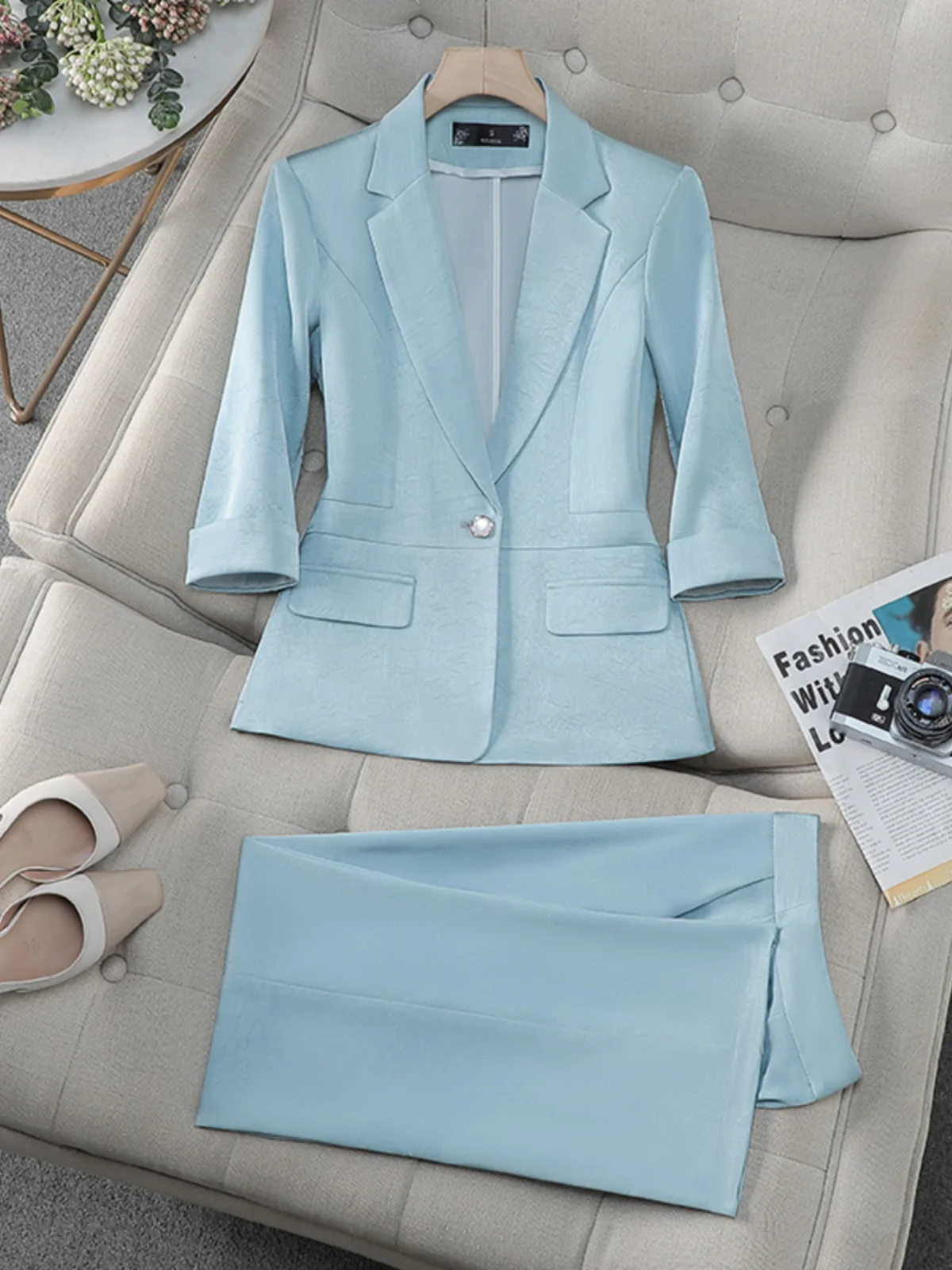 Blue One-Button Sleeveless Women's Suit Jacket Slimming Style Commute Fashion Spring Summer Elegant Age-Defying Short Coat
Blue One-Button Sleeveless Women's Suit Jacket Slimming Style Commute Fashion Spring Summer Elegant Age-Defying Short Coat