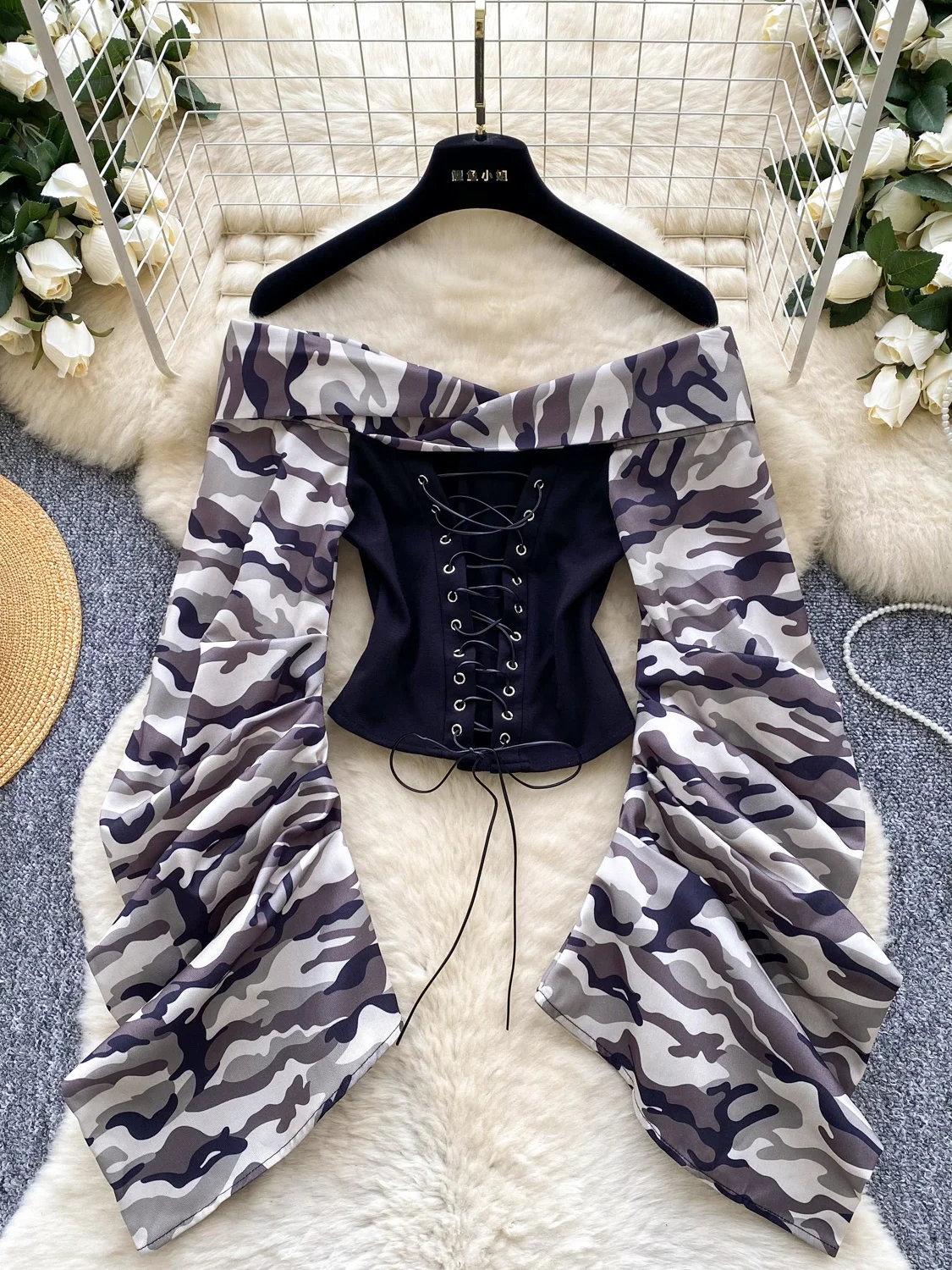 Women's Clothing 2025 Autumn New Sexy Strap Waist Cinched Off Shoulder Pleated Long Sleeved Slim Fit and Slimming Top
Women's Clothing 2025 Autumn New Sexy Strap Waist Cinched Off Shoulder Pleated Long Sleeved Slim Fit and Slimming Top