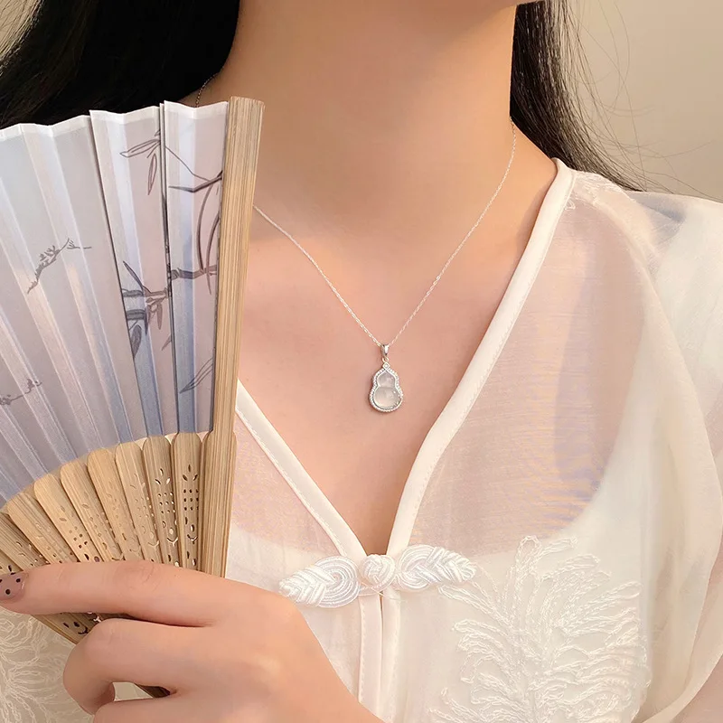 LSYMCVE взрывы S999 серебряное индивидуальное трендовое ожерелье из белой халцедоновой тыквы женская роскошная ниша цепочка на шею для пожилых людей
LSYMCVE взрывы S999 серебряное индивидуальное трендовое ожерелье из белой халцедоновой тыквы женская роскошная ниша цепочка на шею для пожилых людей