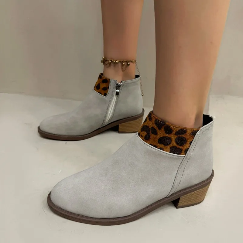Spliced Side Zipper Shipping Wear Resistant Chunky Heel Single Boots Fall New Round Toe Leopard Print Shorthole Boots
Spliced Side Zipper Shipping Wear Resistant Chunky Heel Single Boots Fall New Round Toe Leopard Print Shorthole Boots