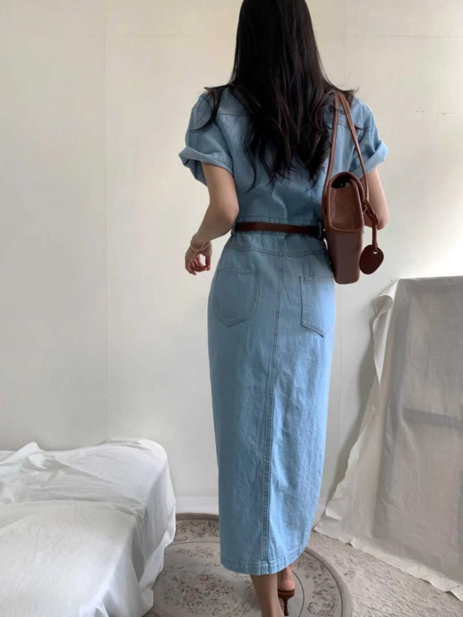 Однотонное джинсовое платье Solowen с отложным воротником на одной пуговице, приталенное, с коротким рукавом, длинное, прямого кроя, для повседневной носки, летнее
Однотонное джинсовое платье Solowen с отложным воротником на одной пуговице, приталенное, с коротким рукавом, длинное, прямого кроя, для повседневной носки, летнее