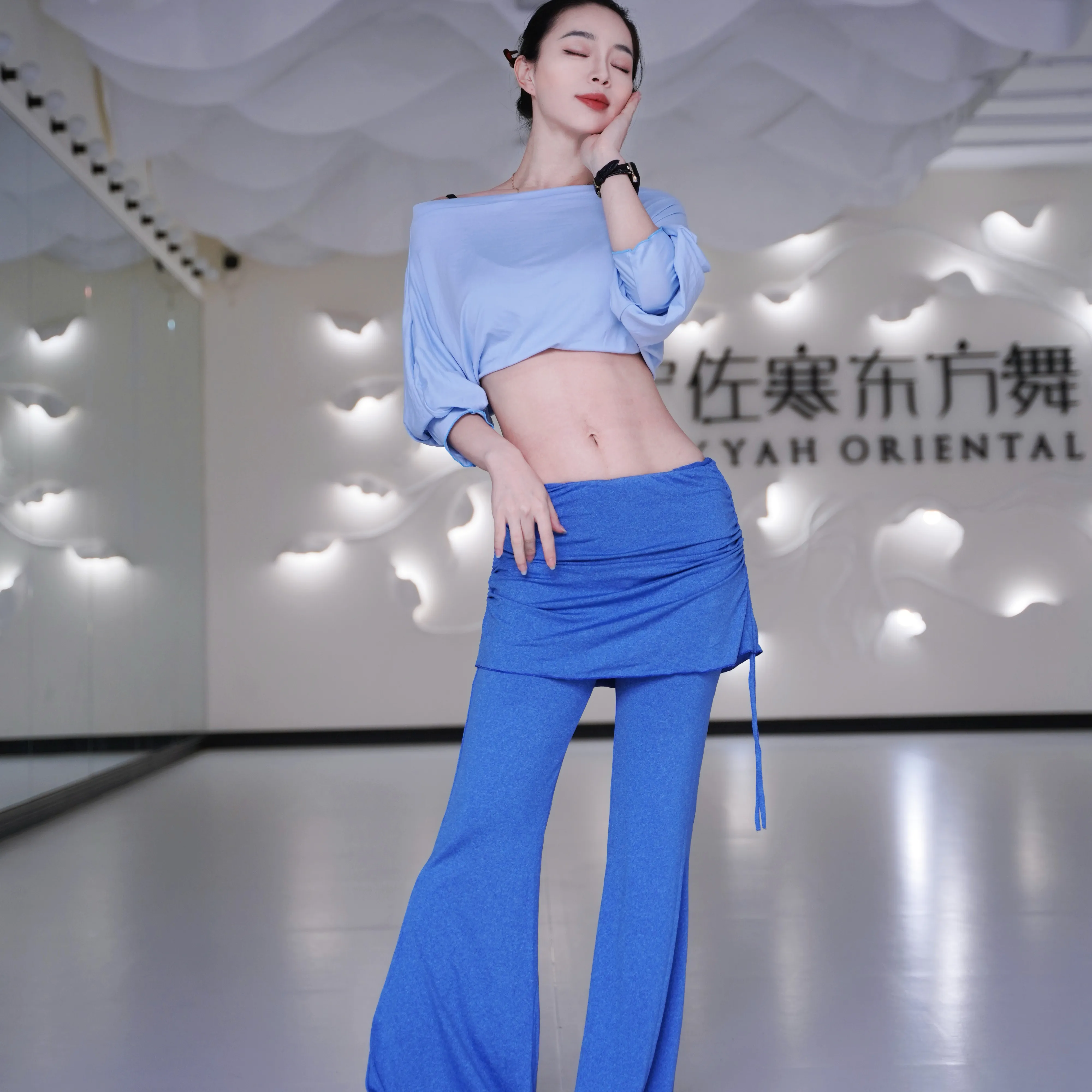 Костюм для восточных танцев 2026: Профессиональный комплект для тренировок и выступлений, женский, для взрослых, сексуальный, элегантный, для соревнований
Костюм для восточных танцев 2026: Профессиональный комплект для тренировок и выступлений, женский, для взрослых, сексуальный, элегантный, для соревнований