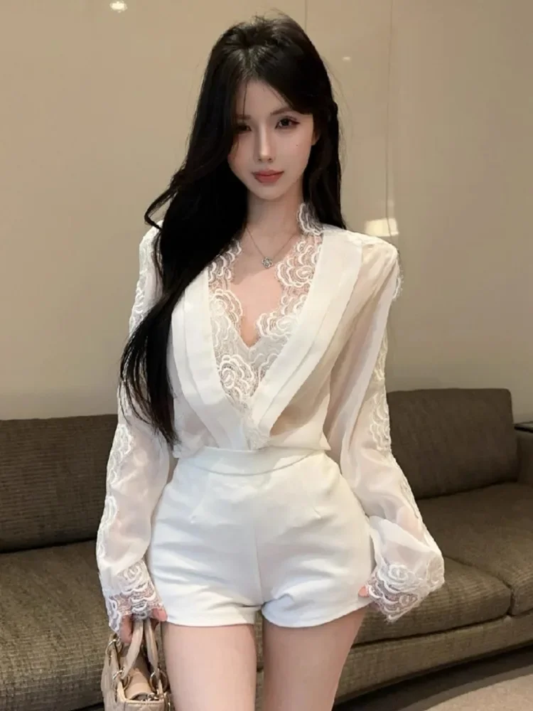 Flower Lace Patchwork V Neck Blouse Women Fashion Transparent Long Sleeve Shirts Spring Elegant Solid Loose Lady Tops
Flower Lace Patchwork V Neck Blouse Women Fashion Transparent Long Sleeve Shirts Spring Elegant Solid Loose Lady Tops
