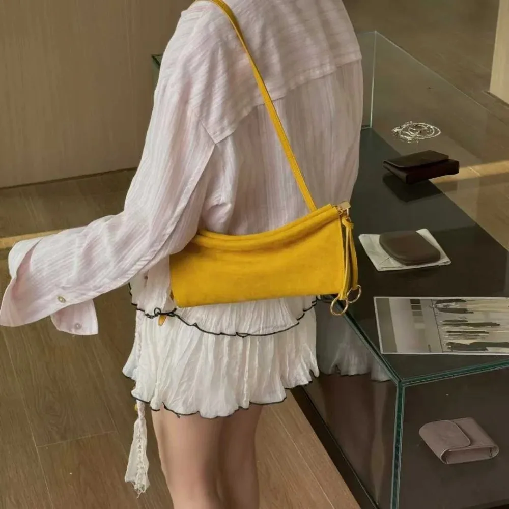 New First-layer Matte Cowhide Underarm Bag Retro Niche Clip Crescent Moon Single Shoulder Messenger Women's Loose Casual
New First-layer Matte Cowhide Underarm Bag Retro Niche Clip Crescent Moon Single Shoulder Messenger Women's Loose Casual