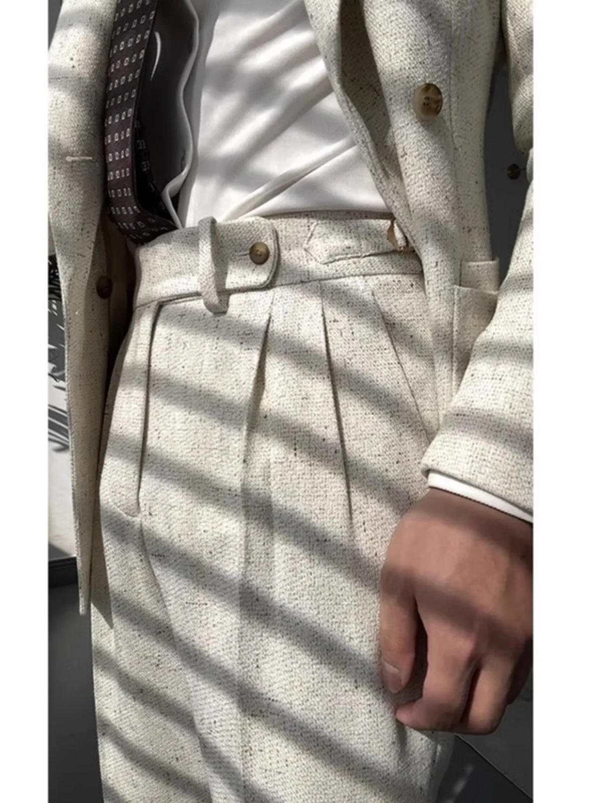 Мужские повседневные брюки с высокой талией, прямые, на пуговицах, в стиле Париж, для осени и зимы, модные, молодежные
Мужские повседневные брюки с высокой талией, прямые, на пуговицах, в стиле Париж, для осени и зимы, модные, молодежные