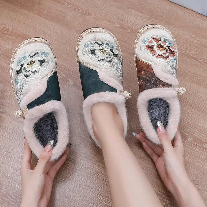 Retro Ethnic Style Old Beijing Winter Cotton Shoes Women Plus Velvet Thick Plush Flats Embroidery Shallow Mouth Soft-soled Shoes
Retro Ethnic Style Old Beijing Winter Cotton Shoes Women Plus Velvet Thick Plush Flats Embroidery Shallow Mouth Soft-soled Shoes