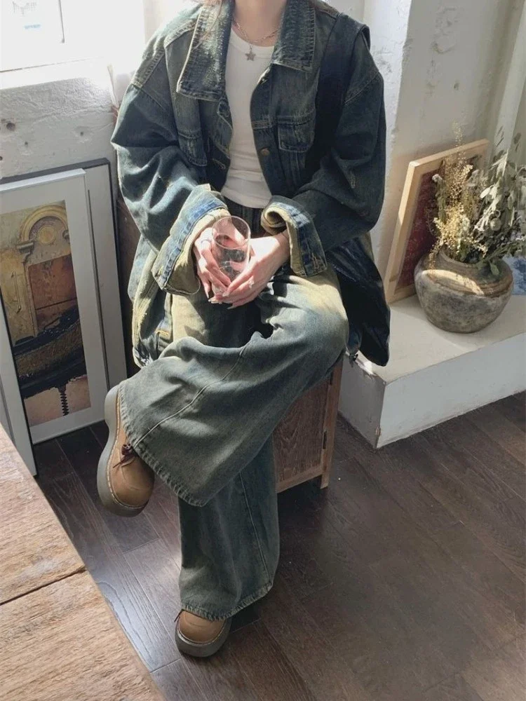 2025 Women's American Vintage Washed Distressed Denim Jacket Loose Fit High Street Style Unique Designer Spring Autumn Outerwear
2025 Women's American Vintage Washed Distressed Denim Jacket Loose Fit High Street Style Unique Designer Spring Autumn Outerwear