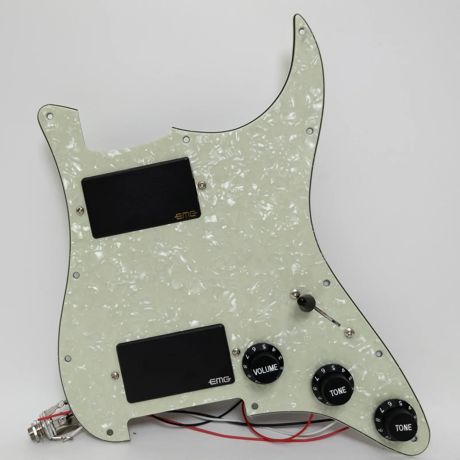 Guitar Prewired Loaded Pickguard Set with Active Humbucker Systems,Active 81/85 Humbucker Pickups–High Output Ceramic & Alnico V
Guitar Prewired Loaded Pickguard Set with Active Humbucker Systems,Active 81/85 Humbucker Pickups–High Output Ceramic & Alnico V
