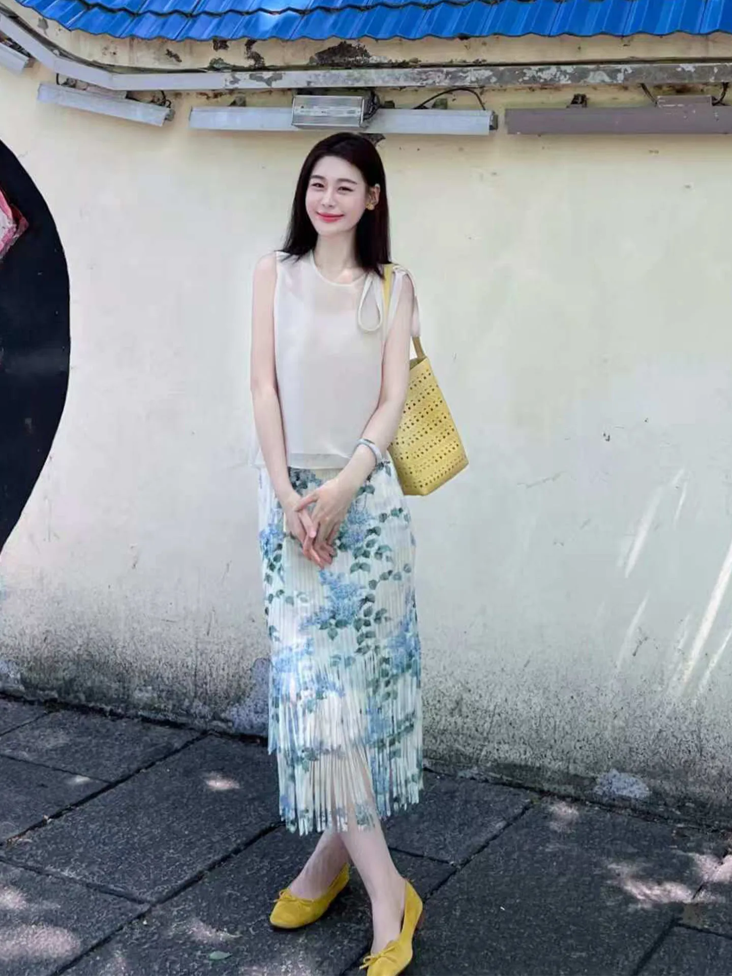 Summer Design Sensation Floral Tassel Halves Skirt Women's Fashion Set Elegant Vacation Style Three-za Artistic Creation
Summer Design Sensation Floral Tassel Halves Skirt Women's Fashion Set Elegant Vacation Style Three-za Artistic Creation