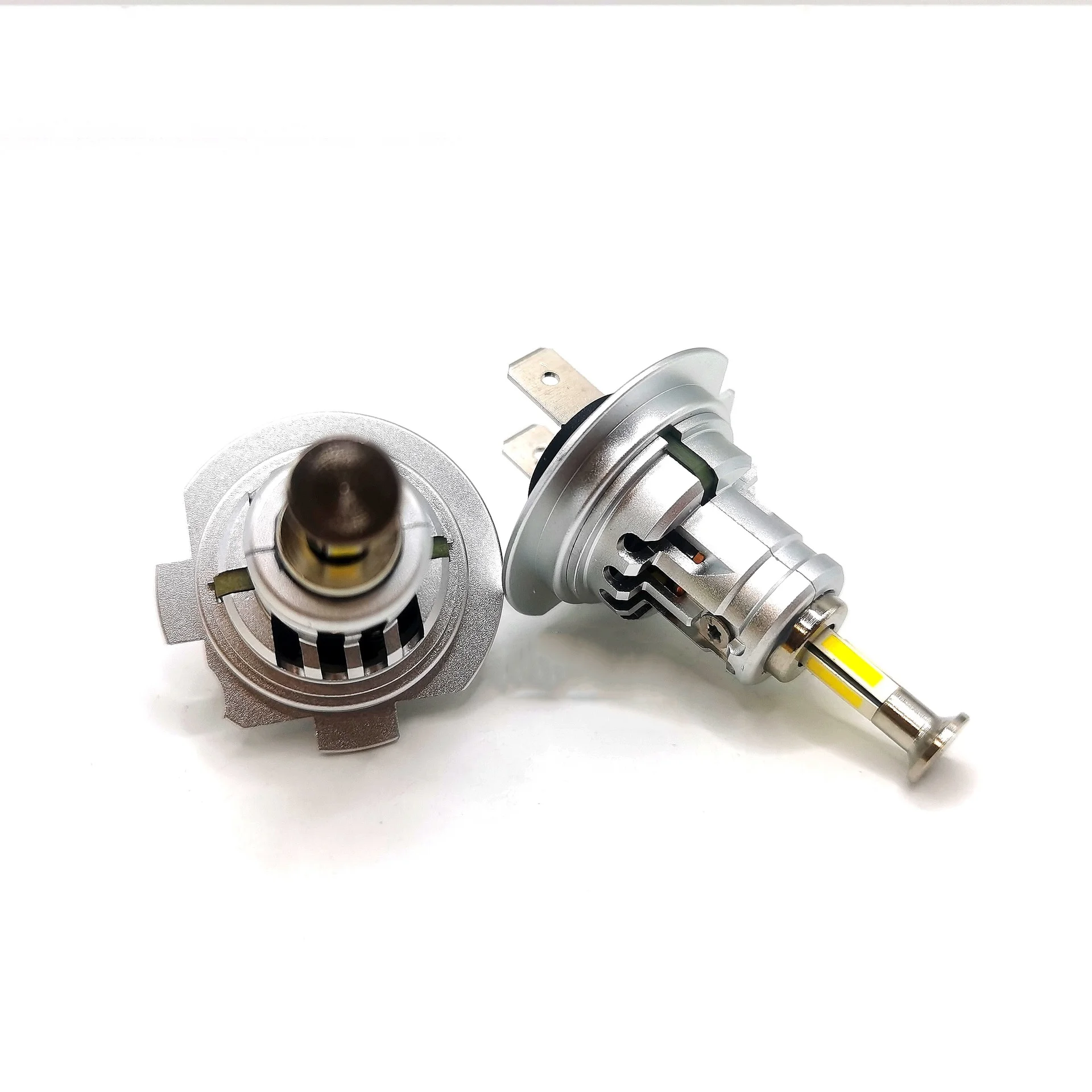 H4 H7 LED Headlight Bulbs 12V 40W 6000K 4-Sided Light Car Retrofit Direct Plug Halogen Replacement
H4 H7 LED Headlight Bulbs 12V 40W 6000K 4-Sided Light Car Retrofit Direct Plug Halogen Replacement