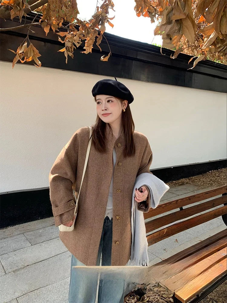 Dawen Short Woolen Coat 2024 Winter Season Pure Color Versatile Outerwear Fan Reward Polyester Fiber .4% Wool 28.% Acrylic...
Dawen Short Woolen Coat 2024 Winter Season Pure Color Versatile Outerwear Fan Reward Polyester Fiber .4% Wool 28.% Acrylic...