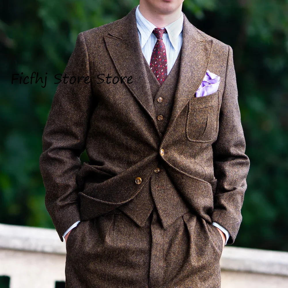 Мужское пальто, винтажный классический мужской пиджак из ткани «елочка», три кармана, большой костюм с воротником, повседневные модные костюмы с двумя пуговицами
Мужское пальто, винтажный классический мужской пиджак из ткани «елочка», три кармана, большой костюм с воротником, повседневные модные костюмы с двумя пуговицами