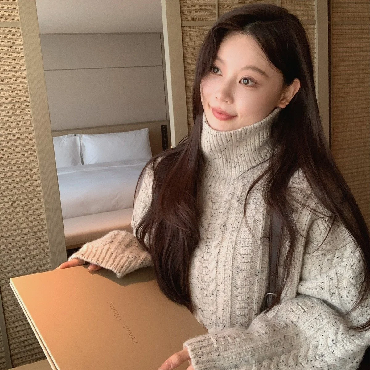 Шерстяной свитер с высоким воротником Seeyouiceland00, теплый и удобный, вязаный, для женщин, зимняя коллекция 2024
Шерстяной свитер с высоким воротником Seeyouiceland00, теплый и удобный, вязаный, для женщин, зимняя коллекция 2024