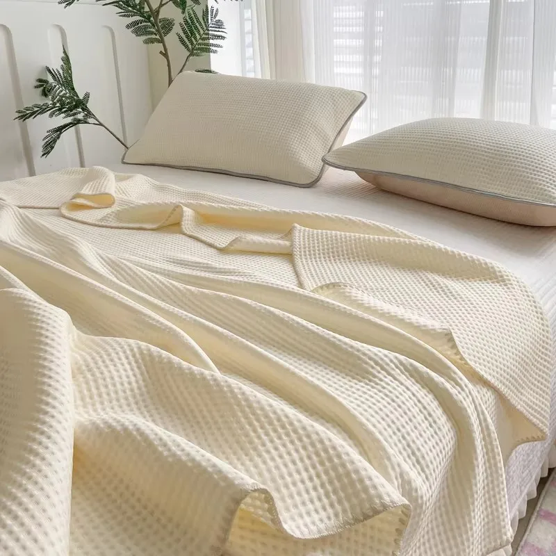 Yarn-dyed Waffle Cooling Summer Quilt, 62% PE + 38% Polyester, Lightweight Washable Air Condition Blanket
Yarn-dyed Waffle Cooling Summer Quilt, 62% PE + 38% Polyester, Lightweight Washable Air Condition Blanket