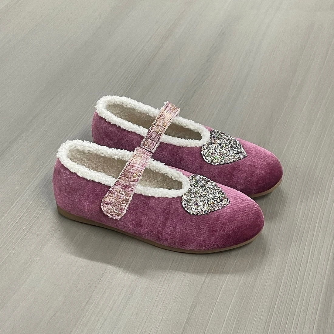 Jinyu Children's Princess Shoes Dancing Performance Shoes Women's Shoes Velvet Plush Heart Accessories Girl Shoes Fleece-lined
Jinyu Children's Princess Shoes Dancing Performance Shoes Women's Shoes Velvet Plush Heart Accessories Girl Shoes Fleece-lined