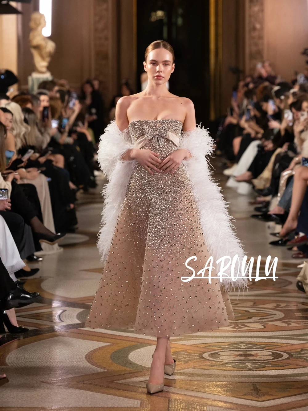 Opulent Rhinestones Feathered Cape Evening Dress Classy Strapless Customized Prom Gown Formal A Line Gala Red Carpet Celebrity
Opulent Rhinestones Feathered Cape Evening Dress Classy Strapless Customized Prom Gown Formal A Line Gala Red Carpet Celebrity