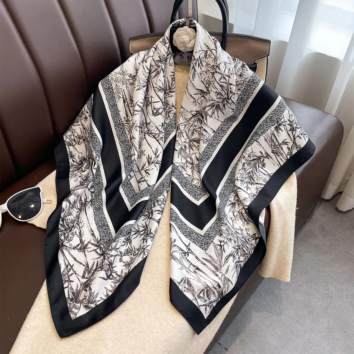 Luxury 90*90cm Square Silk Scarf For Women Fashion Neck Shawl Warps Elegant Neckerchief Bandanas Hijab Soft Stain Ladies Scarf
Luxury 90*90cm Square Silk Scarf For Women Fashion Neck Shawl Warps Elegant Neckerchief Bandanas Hijab Soft Stain Ladies Scarf