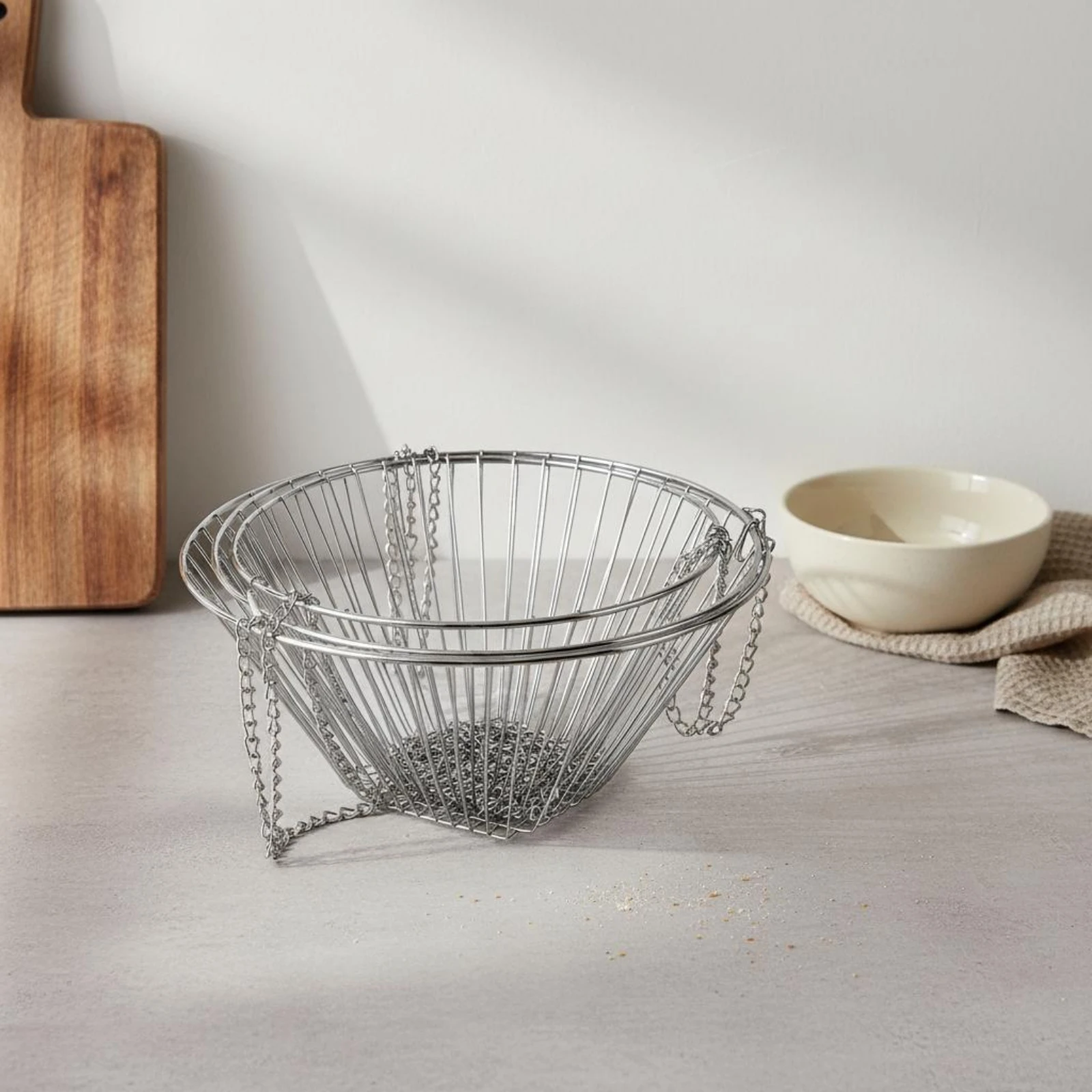 Foldable Iron Hanging Basket Hollow Design 3-Tier Hanging Fruit Basket Triple Layer Fruit Hanger Space-Saving
Foldable Iron Hanging Basket Hollow Design 3-Tier Hanging Fruit Basket Triple Layer Fruit Hanger Space-Saving