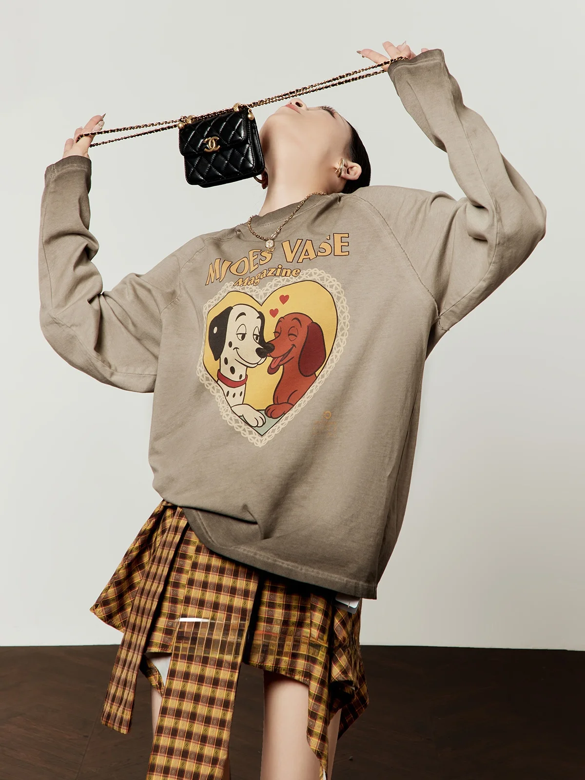 Женская футболка Cé Brown свободного кроя с круглым вырезом, весна 2026, новая коллекция, повседневная, удобная, дышащая, с длинным рукавом
Женская футболка Cé Brown свободного кроя с круглым вырезом, весна 2026, новая коллекция, повседневная, удобная, дышащая, с длинным рукавом