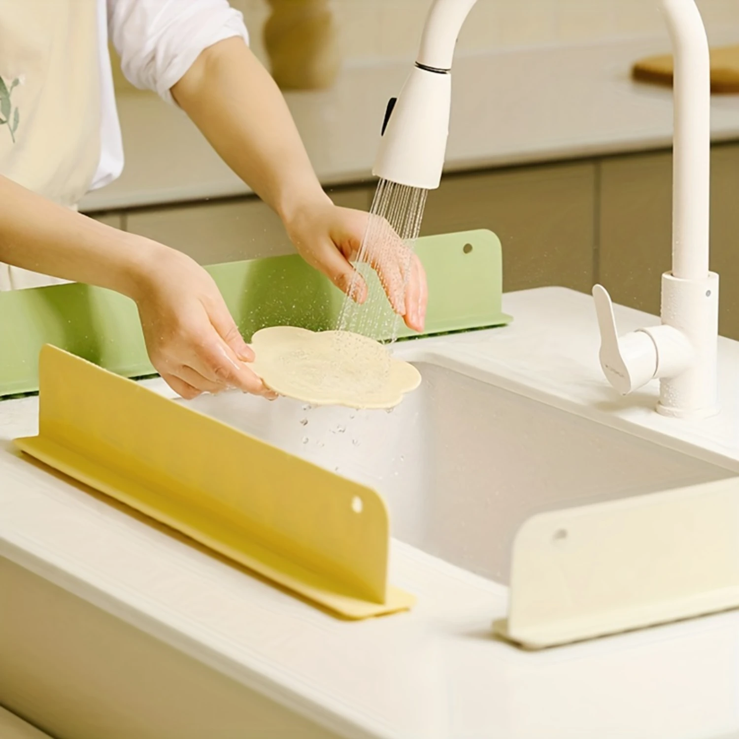 1pc Premium Silicone Anti-Splash Guard Board - Water-Resistant, Reusable, and Washable Sink Side Back Splash Pad - Space-Saving
1pc Premium Silicone Anti-Splash Guard Board - Water-Resistant, Reusable, and Washable Sink Side Back Splash Pad - Space-Saving