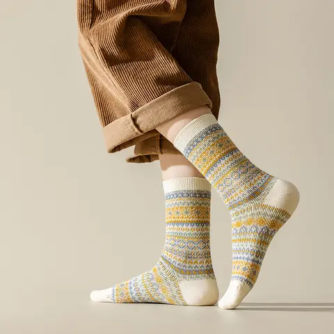 Lot de 3 chaussettes en coton pour femmes, chaussettes chaudes d'automne et d'hiver, tricot épais, cabine confortable, chaussettes douces, cadeaux pour femmes, mode colorée