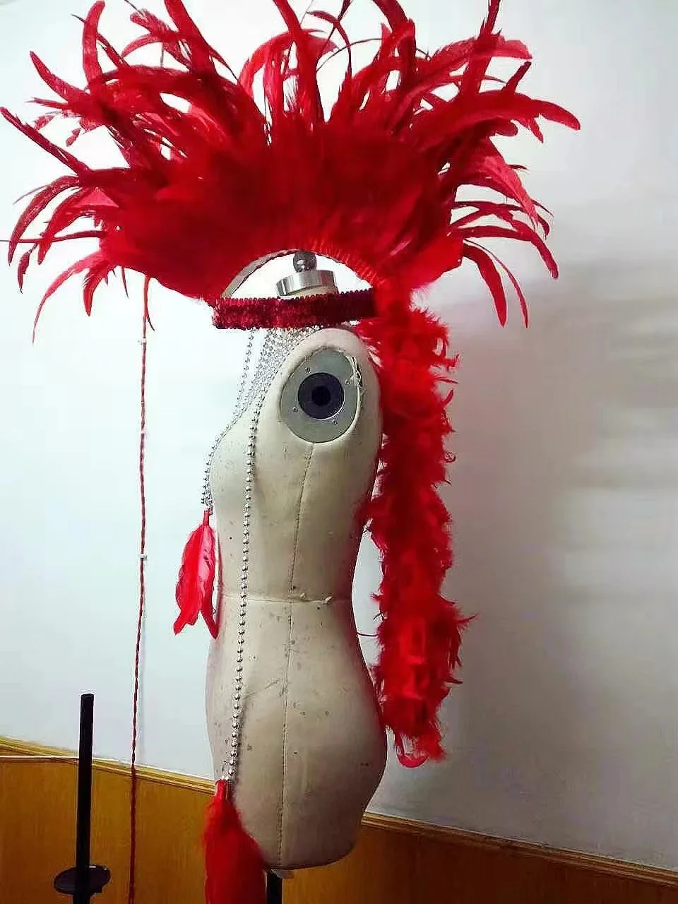 Feather Headwear White Red Black Cosplay Shiny Bar DJ Dance Costume Celebrate Party Wear Festival Stage Performance Prop New
Feather Headwear White Red Black Cosplay Shiny Bar DJ Dance Costume Celebrate Party Wear Festival Stage Performance Prop New