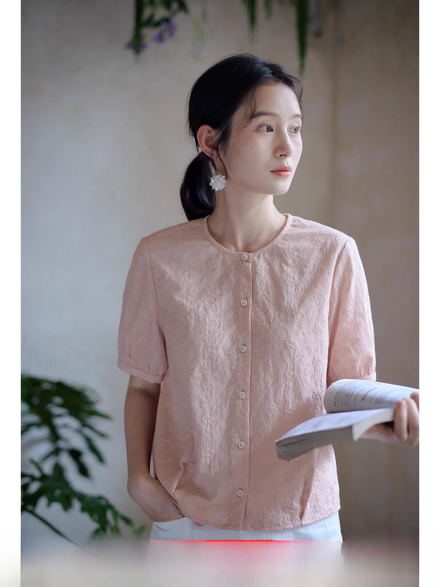 Red Tead Pink Pure Cotton Embroidered irt Women's ort Sve Loose Design Summer 2026 New Sle Fene Top
Red Tead Pink Pure Cotton Embroidered irt Women's ort Sve Loose Design Summer 2026 New Sle Fene Top