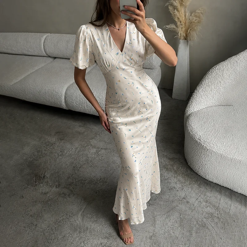TARUXY Stylish Floral-Print Dress Women V-Neck Puff-Sleeve Slim Long Gown Printed Dress 2026Summer New Female Casual Party Dress
TARUXY Stylish Floral-Print Dress Women V-Neck Puff-Sleeve Slim Long Gown Printed Dress 2026Summer New Female Casual Party Dress