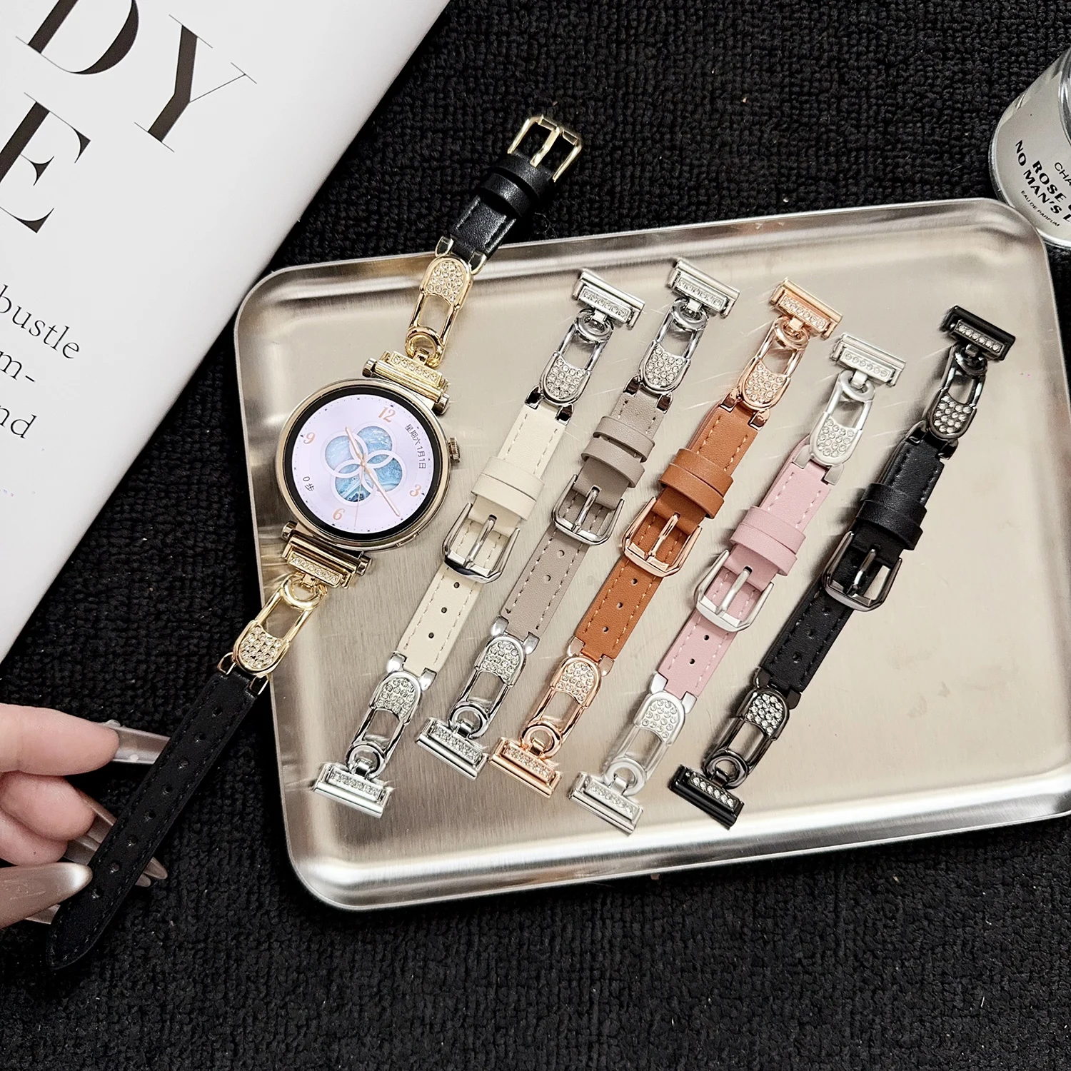 Diamond studded button splicing strap for Huawei 8/9/10 fit3/4/4-pro GT4/5/6 41mm light luxury strap universal 18/20/22mm models
Diamond studded button splicing strap for Huawei 8/9/10 fit3/4/4-pro GT4/5/6 41mm light luxury strap universal 18/20/22mm models