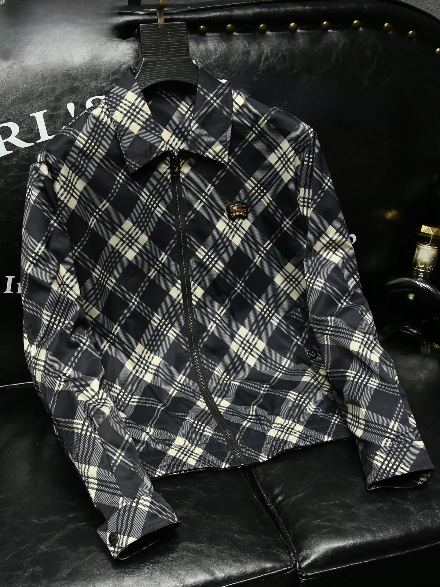 Casual Plaid Jacket Men's Turn-down Collar Slim Fit Spring Autumn New Fashion Versatile Men's Outerwear Breathable Polyester ...
Casual Plaid Jacket Men's Turn-down Collar Slim Fit Spring Autumn New Fashion Versatile Men's Outerwear Breathable Polyester ...
