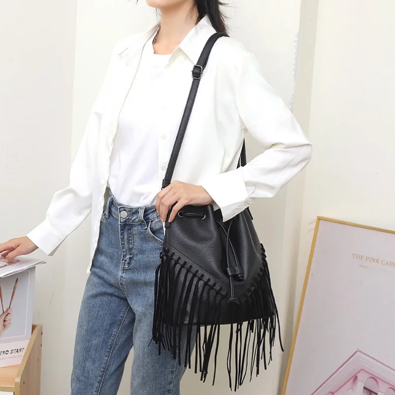 Trends Simple Women's Handbags Bucket Bags Large Hand-tied Tassel Shoulder Messenger Bags Women Exquisite and Simple Personality
Trends Simple Women's Handbags Bucket Bags Large Hand-tied Tassel Shoulder Messenger Bags Women Exquisite and Simple Personality