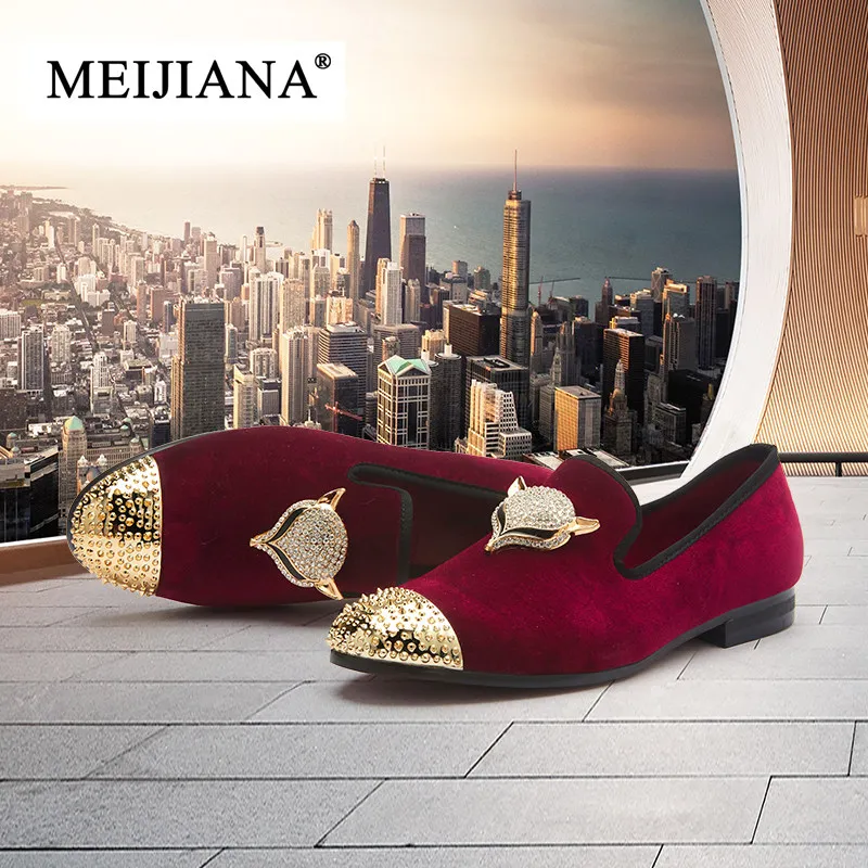 Men's Burgundy Velvet Loafers with Gold Rhinestone Cap Toe & Fox Emblem - Slip-On Formal Smoking Shoes for Wedding Prom Party
Men's Burgundy Velvet Loafers with Gold Rhinestone Cap Toe & Fox Emblem - Slip-On Formal Smoking Shoes for Wedding Prom Party