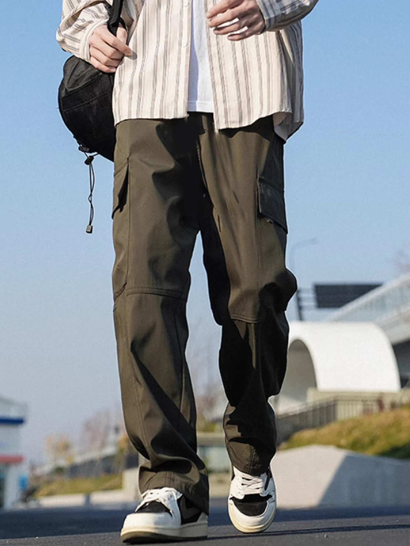 Summer Straight Cargo Pants Mens Multi-Pocket Work Casual Sweatpant Fashiom High Street Outdoor Casual Breathable Loose Trousers
Summer Straight Cargo Pants Mens Multi-Pocket Work Casual Sweatpant Fashiom High Street Outdoor Casual Breathable Loose Trousers