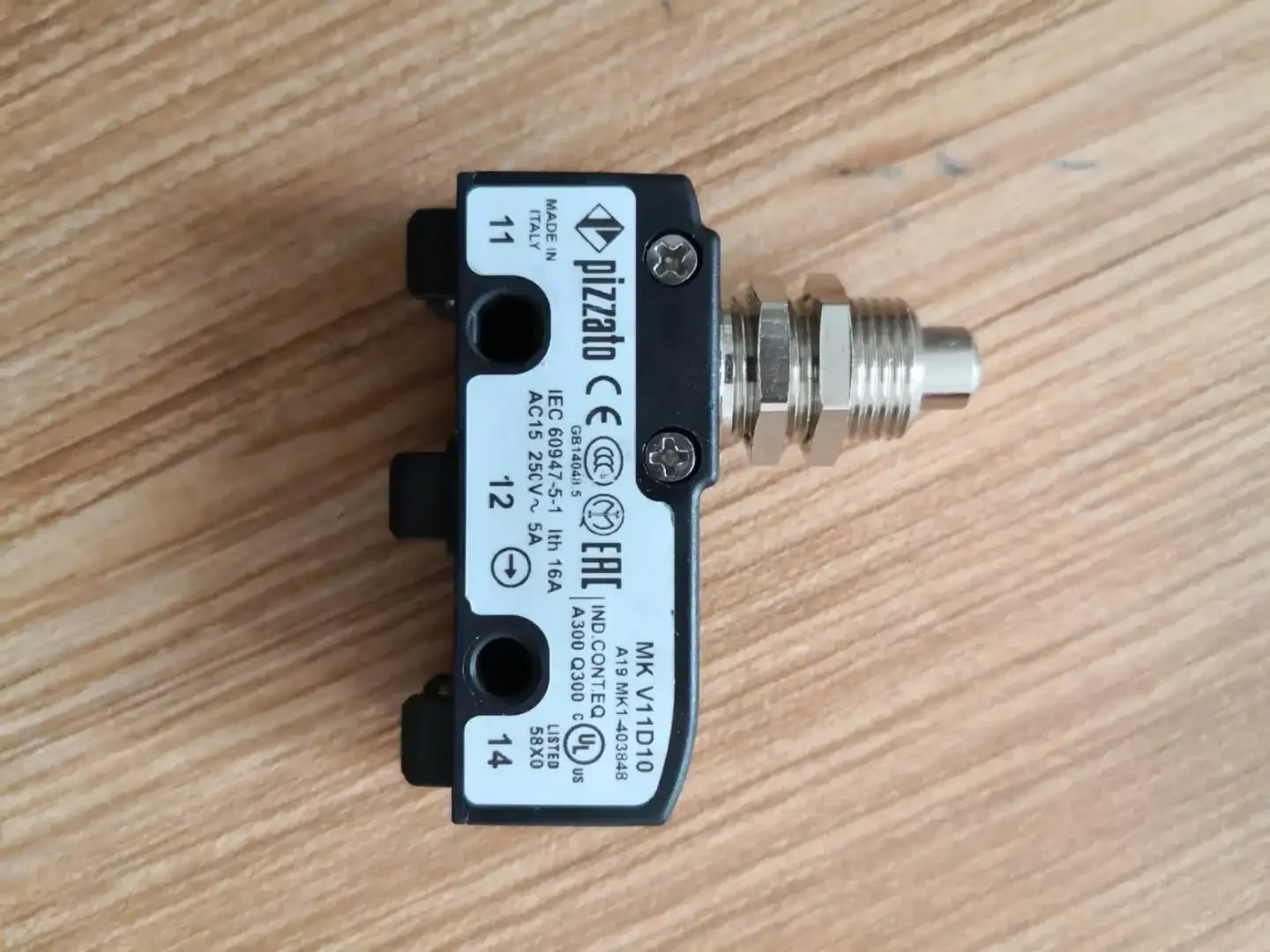 New original Pizzato MK V11D10 itinerary switch
New original Pizzato MK V11D10 itinerary switch
