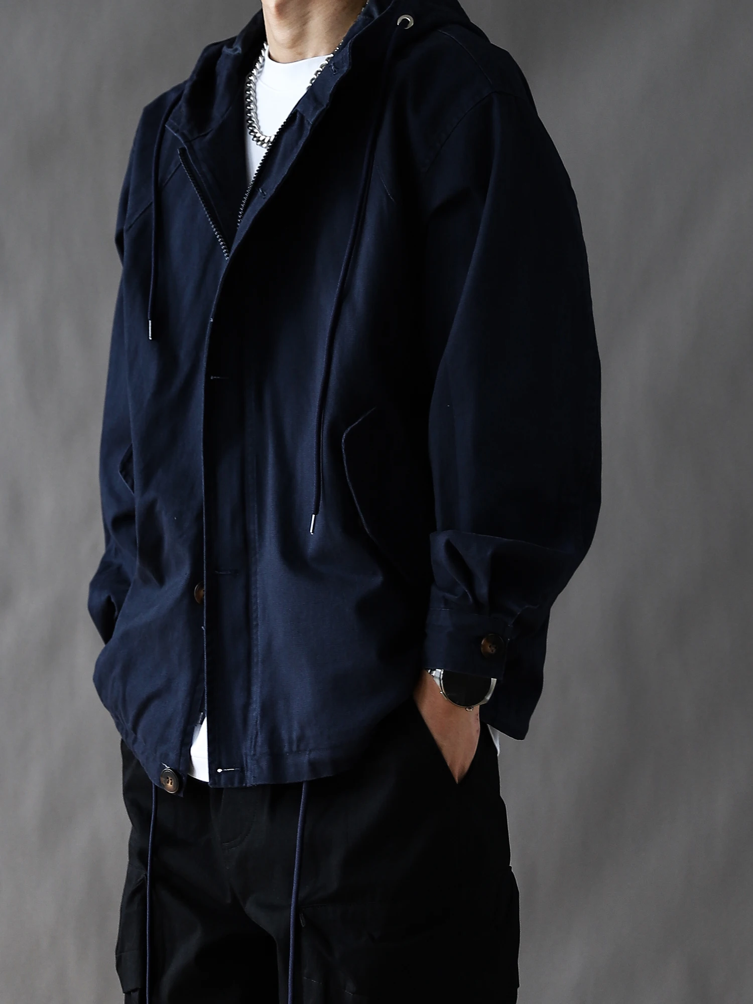 Ретро-японская рабочая куртка для мужчин, весна-осень, свободная повседневная верхняя одежда, новинка 2025 года, с капюшоном, синяя, хлопковая, с длинными рукавами
Ретро-японская рабочая куртка для мужчин, весна-осень, свободная повседневная верхняя одежда, новинка 2025 года, с капюшоном, синяя, хлопковая, с длинными рукавами