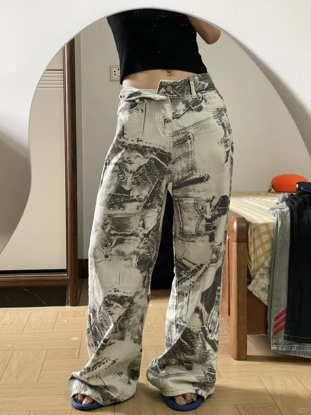 Women's Niche High-waisted Loose Straight Wide-leg Floor-length Trousers Retro Distressed Tie-dye Printed Denim
Women's Niche High-waisted Loose Straight Wide-leg Floor-length Trousers Retro Distressed Tie-dye Printed Denim