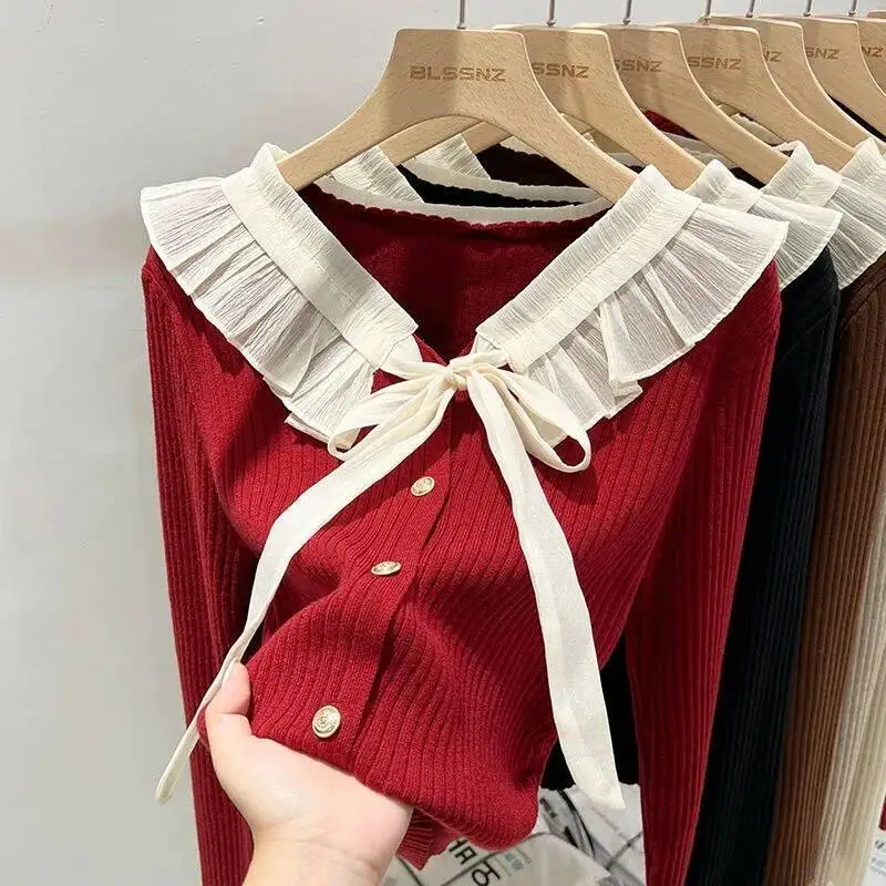 Дизайнерский сенсорный вязаный кардиган с бантом и v-образным вырезом для женщин, осенне-зимний новый модный внутренний свитер
Дизайнерский сенсорный вязаный кардиган с бантом и v-образным вырезом для женщин, осенне-зимний новый модный внутренний свитер