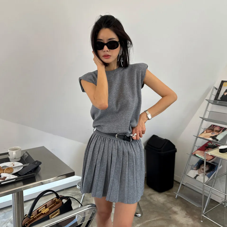 Dongda Gate Women's Fashion Set round Neck Sleeveless Knitted Half Skirt Gauze Dress Casual Breathable Lightweight Summer Outfit
Dongda Gate Women's Fashion Set round Neck Sleeveless Knitted Half Skirt Gauze Dress Casual Breathable Lightweight Summer Outfit