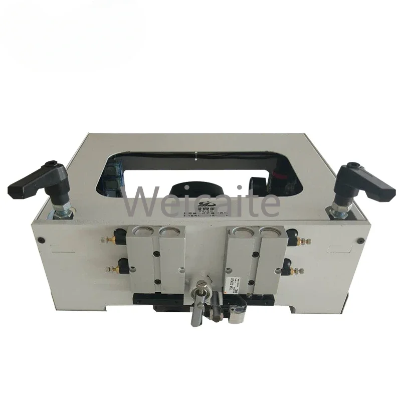 CNC cutting machine panel furniture puncher horizontal drilling automatic PLC control woodworking machine
CNC cutting machine panel furniture puncher horizontal drilling automatic PLC control woodworking machine