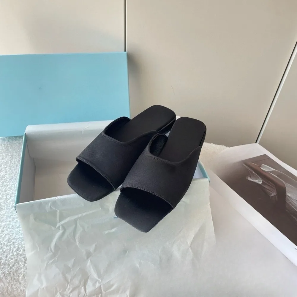 2026 Spring Summer New Women's Haute Couture Crystal Embellished Slides Square Toe Mule Sandals Non-Slip Outdoor Slippers All-Matching Quiet Luxury Old Money Aesthetic Shoes for Women Girls Party Wedding Guest Evening Resort
2026 Spring Summer New Women's Haute Couture Crystal Embellished Slides Square Toe Mule Sandals Non-Slip Outdoor Slippers All-Matching Quiet Luxury Old Money Aesthetic Shoes for Women Girls Party Wedding Guest Evening Resort