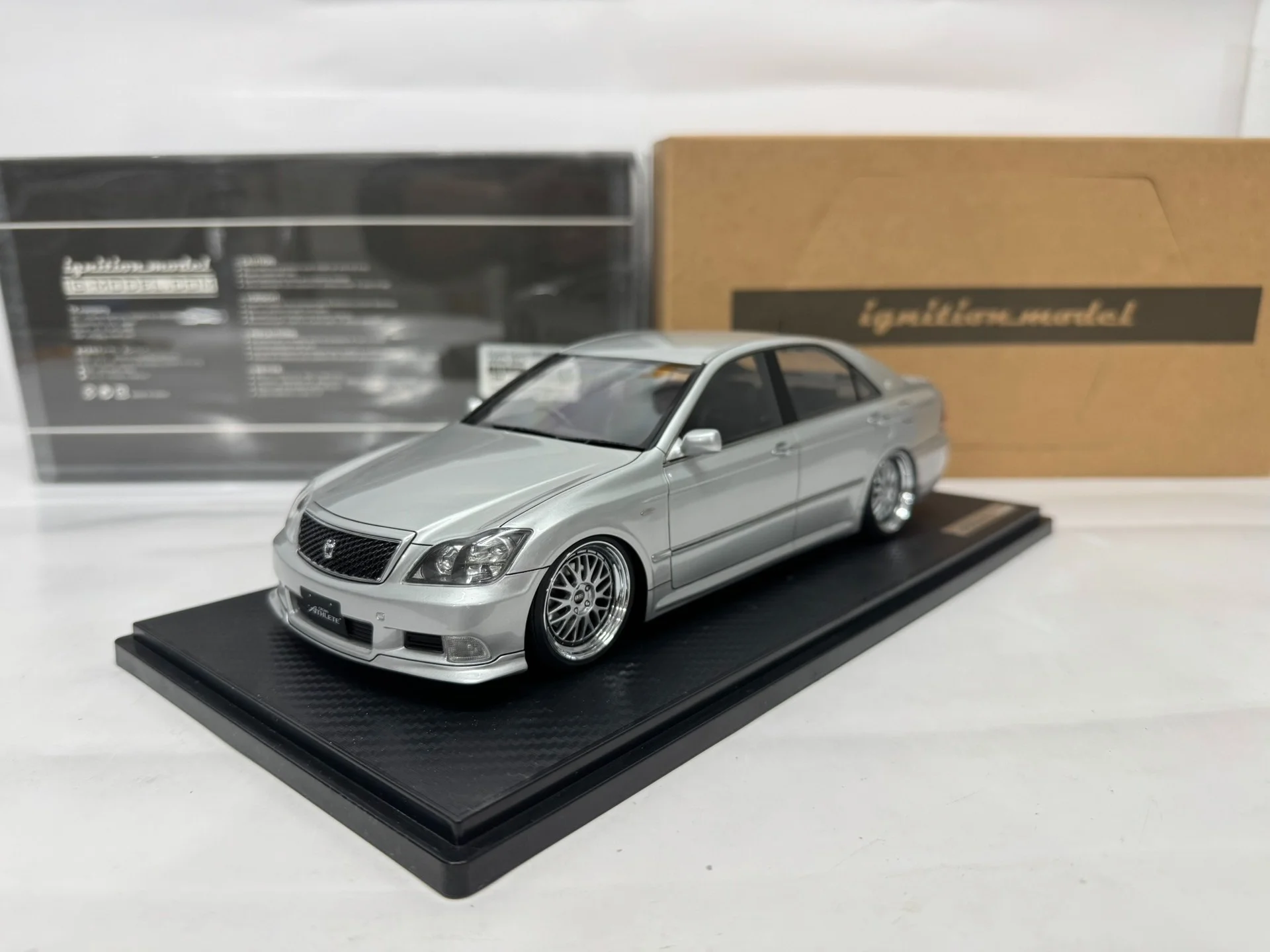 IG 1:18 Crown GRS180 BBS Silver JDM Simulation Limited Edition Resin Metal Static Car Model Toy Gift
IG 1:18 Crown GRS180 BBS Silver JDM Simulation Limited Edition Resin Metal Static Car Model Toy Gift