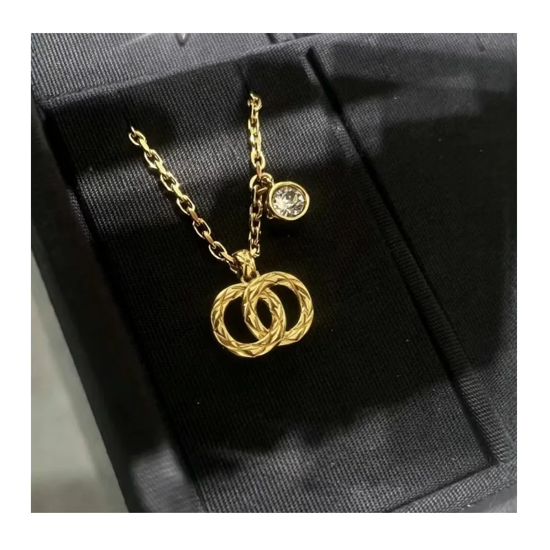 Popular Double Rhombus Necklace Gold Inlaid Rhinestones Light Luxury Temperament Versatile Collarbone Chain New Trendy
Popular Double Rhombus Necklace Gold Inlaid Rhinestones Light Luxury Temperament Versatile Collarbone Chain New Trendy