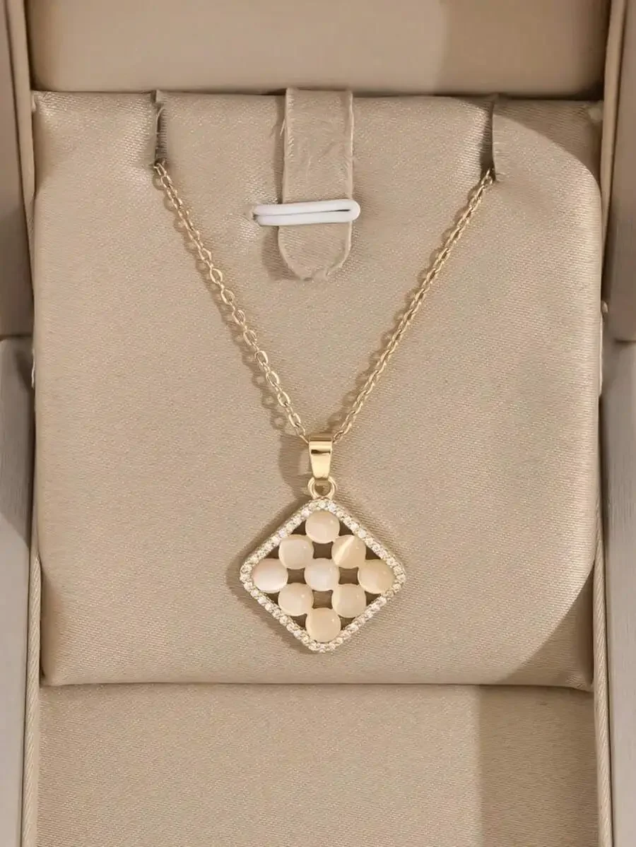 Stainless Steel Chain Geometric Rhombus Pendant Necklace Minimalist Casual Vintage Style For Women
Stainless Steel Chain Geometric Rhombus Pendant Necklace Minimalist Casual Vintage Style For Women