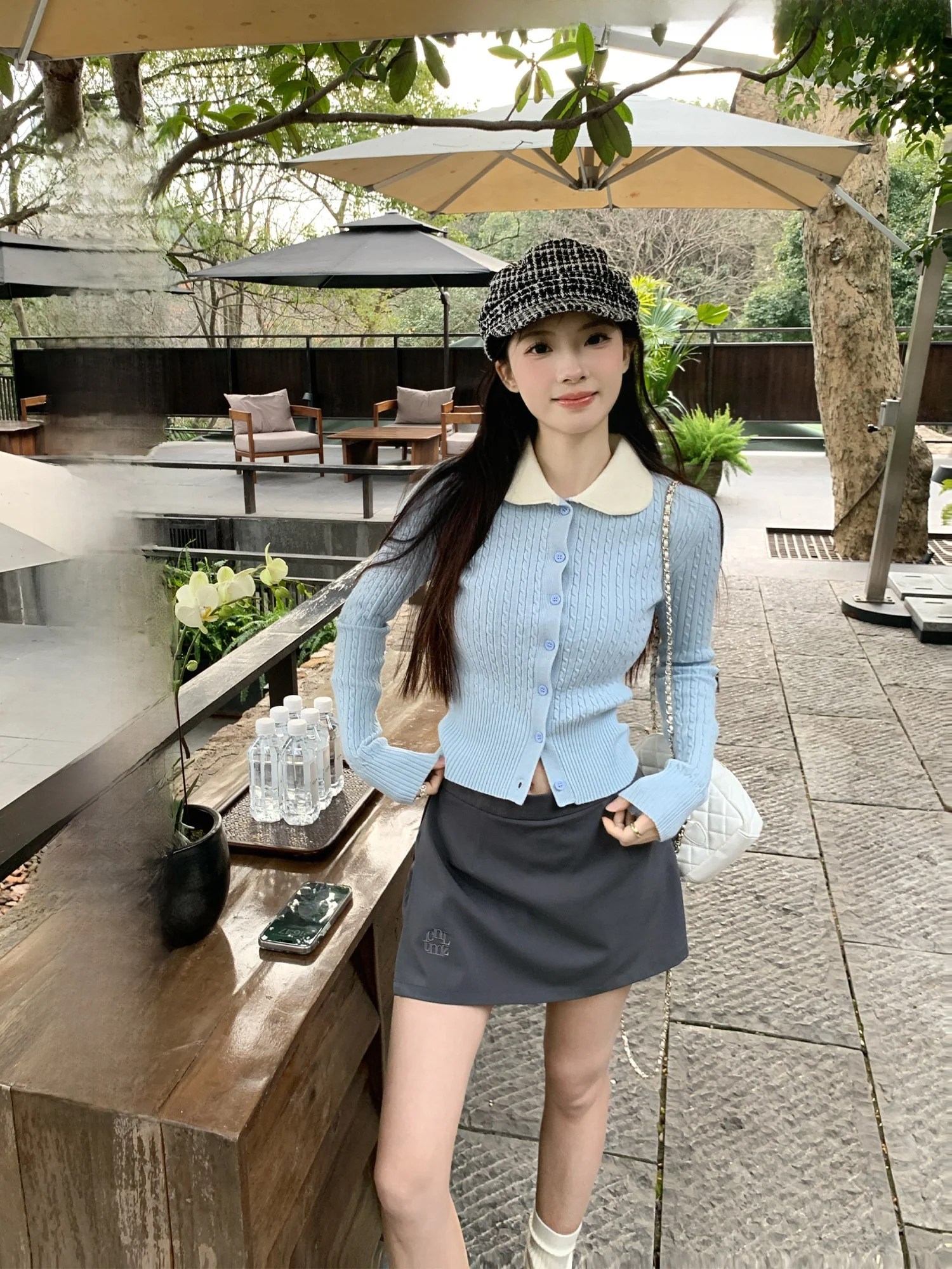 Синий длинный вязаный открытый кардиган све, женский весенне-осенний утягивающий топ с кукольным воротником и цветочным узором, внутренняя одежда от Yuzuqi
Синий длинный вязаный открытый кардиган све, женский весенне-осенний утягивающий топ с кукольным воротником и цветочным узором, внутренняя одежда от Yuzuqi