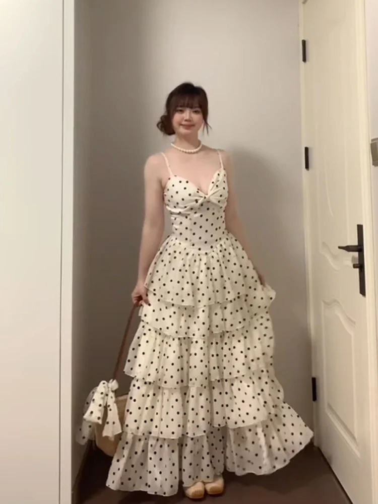 Keni plus Size Polka Dot Strap Dress Women Summer Elegant Cake Long Dress Commute Style High Waist A-Line Korean Version
Keni plus Size Polka Dot Strap Dress Women Summer Elegant Cake Long Dress Commute Style High Waist A-Line Korean Version