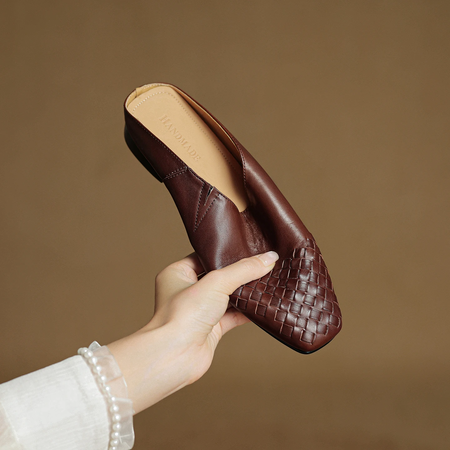 Fashion Women Elegant Mules Shoes Weave Wedge Heels Soft Genuine Leather Summer Casual Slippers Office Sandals Party Size 34-42
Fashion Women Elegant Mules Shoes Weave Wedge Heels Soft Genuine Leather Summer Casual Slippers Office Sandals Party Size 34-42