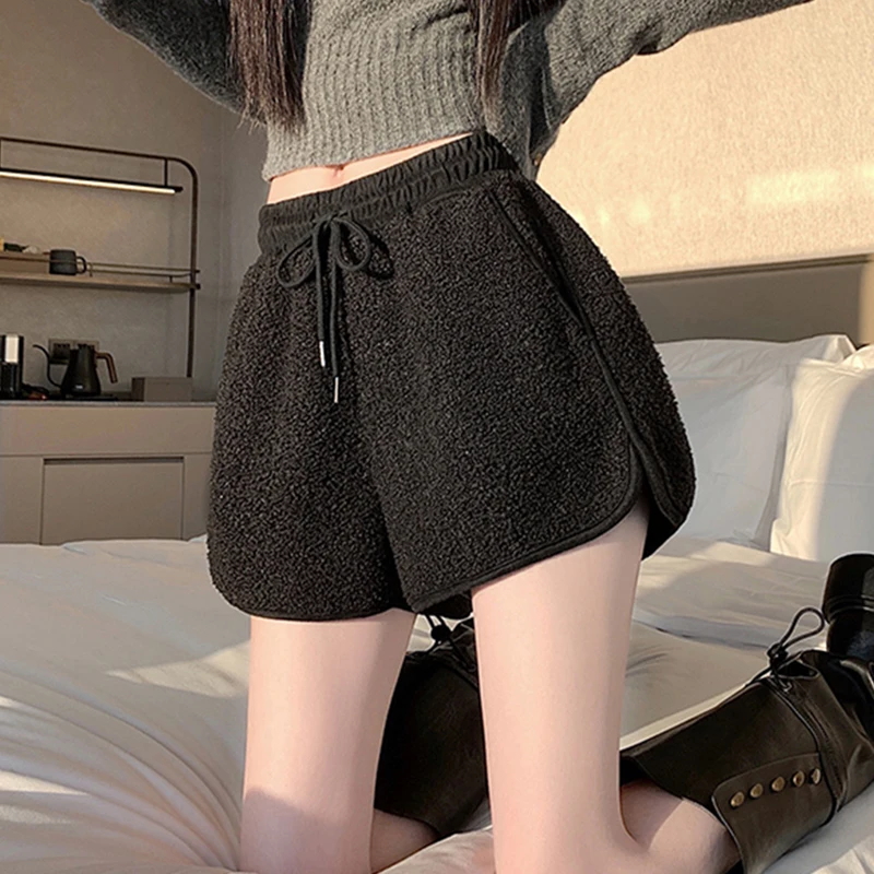 Новые весенние повседневные шорты, женские корейские модные теплые широкие шорты с высокой талией, универсальные винтажные свободные шорты
Новые весенние повседневные шорты, женские корейские модные теплые широкие шорты с высокой талией, универсальные винтажные свободные шорты
