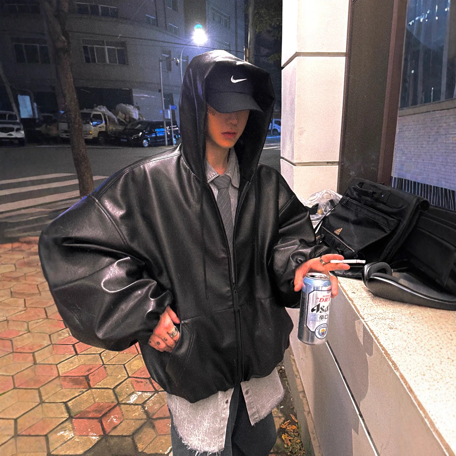 2025 Mens and Women Pu Leather Windbreaker Coat High Street Black Color Cleanfit Casual Loose Zipper Hooded Jackets Oversized
2025 Mens and Women Pu Leather Windbreaker Coat High Street Black Color Cleanfit Casual Loose Zipper Hooded Jackets Oversized