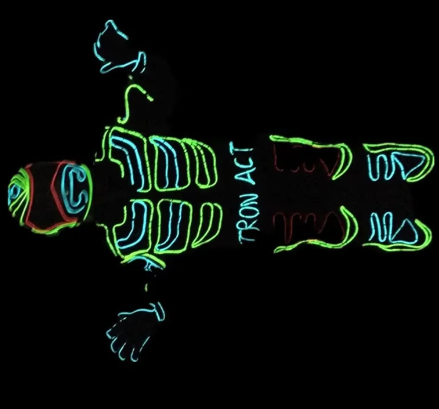 Светящаяся светодиодная EL-проводная танцевальная одежда для выступлений на сцене, вечерние светодиодные танцевальные костюмы Tron, костюм для одежды
Светящаяся светодиодная EL-проводная танцевальная одежда для выступлений на сцене, вечерние светодиодные танцевальные костюмы Tron, костюм для одежды